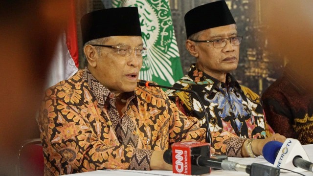 Ketua PBNU Said Agil Siradj (kiri) dan Ketua PP Muhammadiyah Haedar Nashir (kanan) dalam pertemuan silaturahmi di Kantor PP Muhammadiyah, Jakarta, Rabu (31/10/2018). (Foto: Jamal Ramadhan/kumparan)