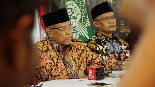 Ketua PBNU Said Agil Siradj (kiri) dan Ketua PP Muhammadiyah Haedar Nashir (kanan) dalam pertemuan silaturahmi di Kantor PP Muhammadiyah, Jakarta, Rabu (31/10/2018). Foto: Jamal Ramadhan/kumparan