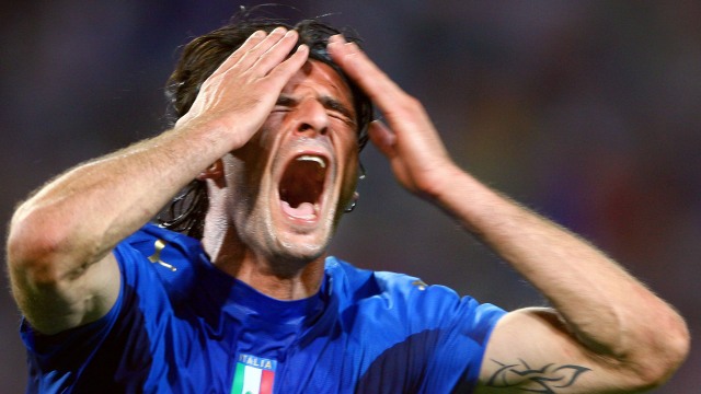 Vicenzo Iaquinta ketika masih memperkuat Timnas Italia. (Foto: PATRICK HERTZOG / AFP)