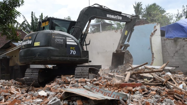TNI berhasil bersihkan rumah bencana Palu, Sulawesi Tengah. (Foto: Dok. PUSPEN TNI)