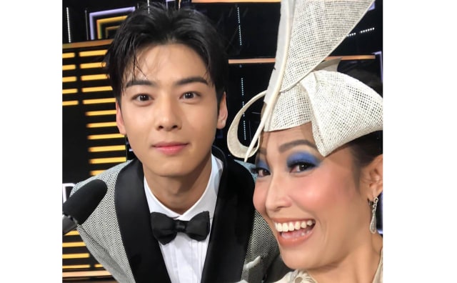 Tampil di Indonesian Television Awards 2018, Cha Eun Woo Digombali Ayu Dewi