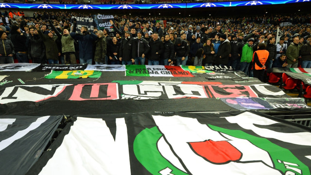 Ultras Juventus di London. (Foto: AFP/Glin Kyrk)