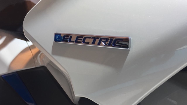 embem Electric Honda PCX listrik di IMOS 2018 (Foto: Aditya Pratama Niagara/kumparanOTO)