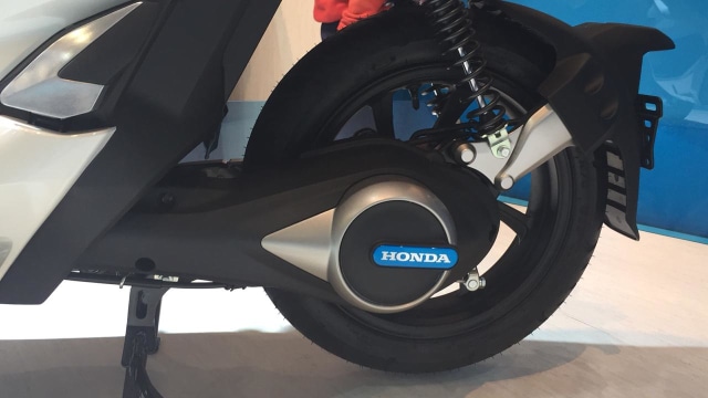 Sistem penggerak Honda PCX listrik di IMOS 2018 (Foto: Aditya Pratama Niagara/kumparanOTO)