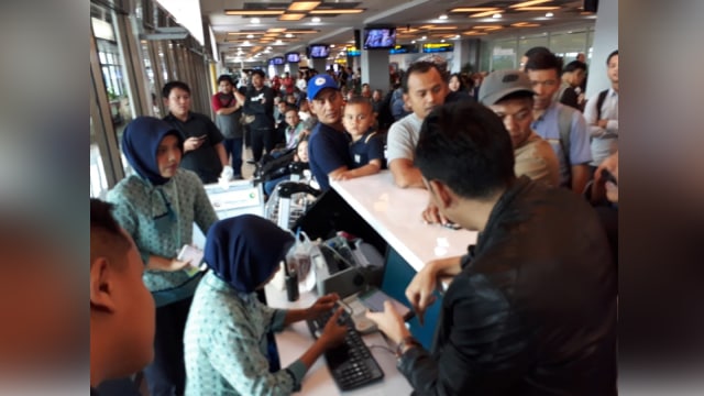 Lion Air Delay 6 Jam, Penumpang di Bandara Minangkabau Ngamuk