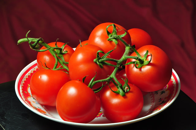 Tomat matang (Foto: flickr/ photographer695)