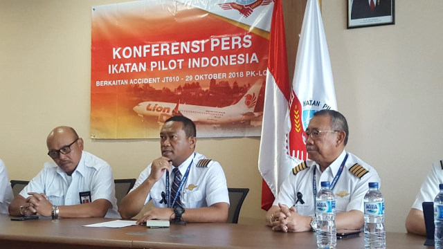 Konferensi pers Ikatan Pilot Indonesia terkait kecelakaan pesawat Lion Air JT-610 PK-LQP. (Foto: Maulana Ramadhan/kumparan)