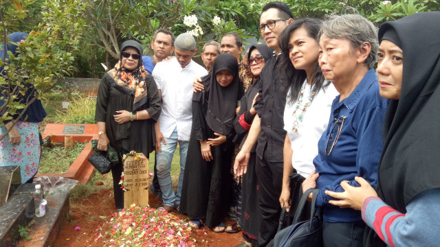 Suasana pemakaman George Taka (Foto: Ainul Qalbi/kumparan)