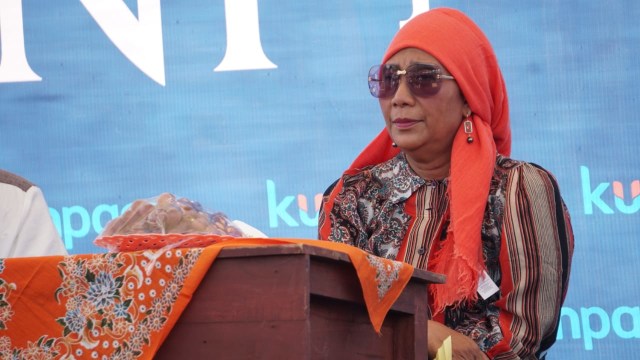 Menteri Susi Pudjiastuti hadir di acara makan ikan bareng di Situbondo, Sabtu (3/11/2018). (Foto: Fitra Andrianto/kumparan)