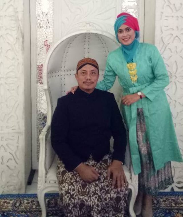 Syachrul Anto Idrus dan istrinya. (Foto: Dok. Istimewa)