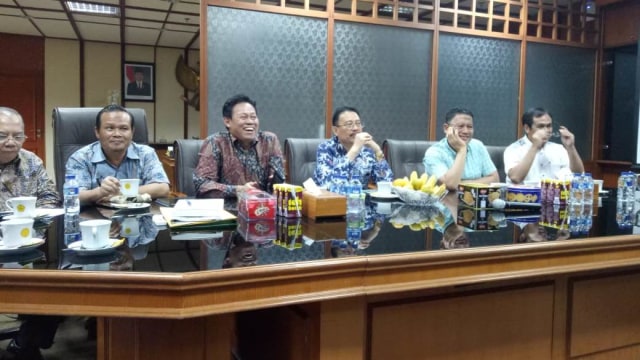 Pejabat Kementan umumkan rencana impor maksimal 100 Ribu ton jagung, Sabtu (3/11/2018).  (Foto: Wiji Nurhayat/kumparan)