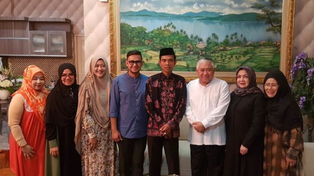 Foto bersama Din Syamsuddin-UAS usai pertemuan di kediaman Din Syamsuddin di Ragunan, Sabtu (3/11/2018). (Foto: Efira Tamara/kumparan)
