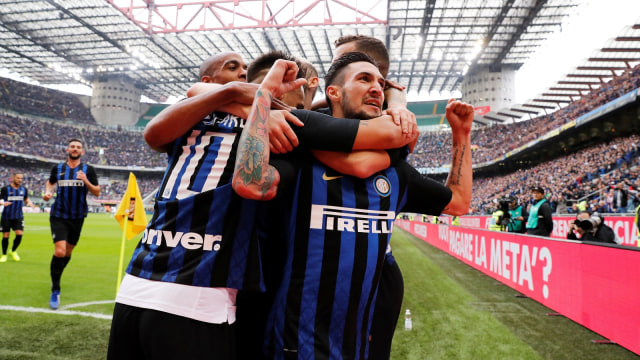 Para pemain Inter Milan merayakan gol. (Foto:  REUTERS/Stefano Rellandini)
