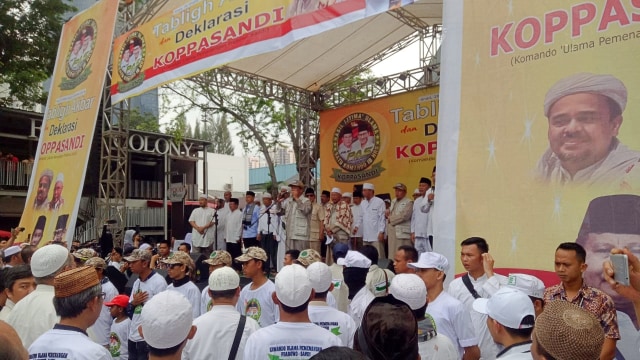 Prabowo bersama tamu undangan di Deklarasi Koppasandi, Minggu (4/11/2018). (Foto: Fahrian Saleh/kumparan)