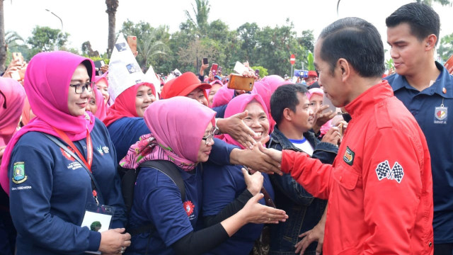 Jokowi menyapa warga Tanggerang. (Foto: Dok. Biro Setpres)