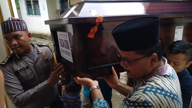 Jenazah Korban Lion Air asal Sumbar Disambut Isak Tangis Keluarga