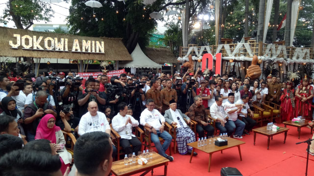Calon Wakil Presiden nomor urut 01, Ma'ruf Amin, menghadiri Deklarasi Rumah Aspirasi Rakyat 01 di Jalan Proklamasi 46, Minggu (4/11/2018). (Foto: Marcia Audita/kumparan)