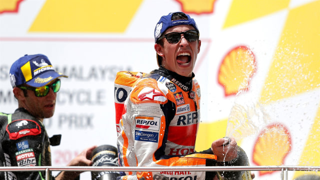 Marquez merayakan kemenangan di podium Sepang. (Foto: Lai Seng Sin/Reuters)