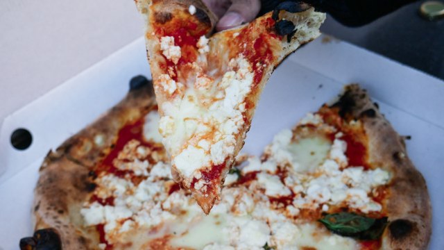 Mencicipi Pizza Dengan 4 Jenis Keju Di Jerman Kumparan Com