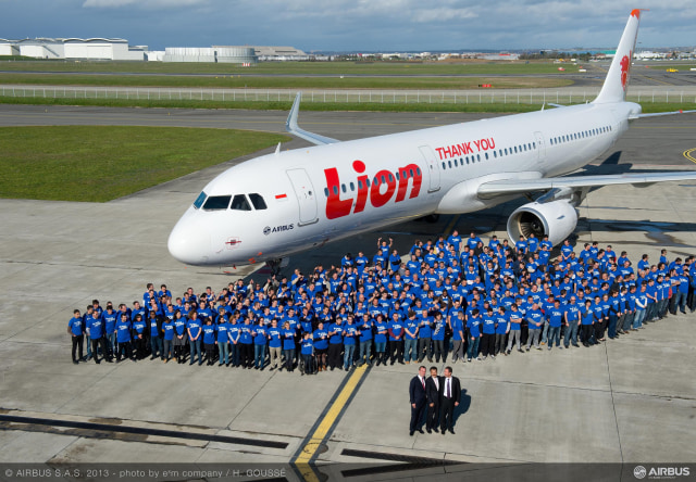Sambutan meriah dari karyawan Airbus saat Rusdi Kirana mengunjungi markas Airbus di Toulouse, Prancis, Maret 2013. Saat itu, Lion Air baru membeli 234 unit Airbus A230. (Foto: airbus.com)