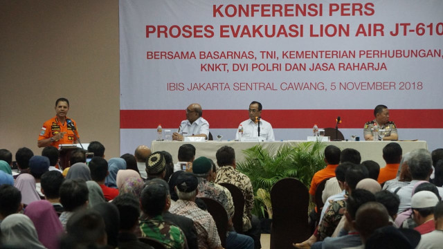 Kepala Basarnas Marsekal Madya TNI Muhammad Syaugi dalam konferensi pers proses evakuasi Lion Air JT 610. (Foto: Fanny Kusumawardhani/kumparan)