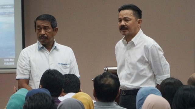 Dirut Lion Air Group Edward Sirait (kiri), Pendiri dan pemilik Lion Air Rusdi Kirana (kanan) dalam konferensi pers proses evakuasi Lion Air JT-610 di Hotel Ibis, Jakarta Timur, Senin (5/11/2018). (Foto: Fanny Kusumawardhani/kumparan)