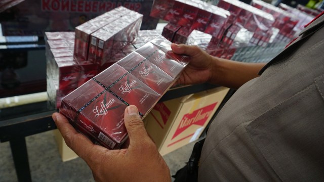Rokok illegal merk Luffman yang diamankan Polresta Banda Aceh. (Foto: Zuhri Noviandi/kumparan)