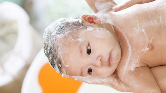 Shampoo Bisa Buat Alergi dan Infeksi Telinga Anak?