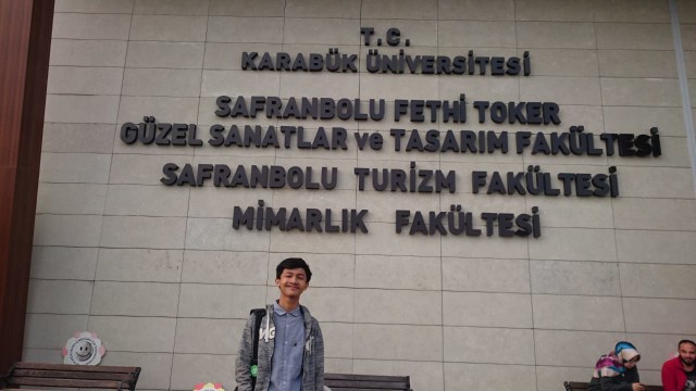 Penerima Beasiswa Tahfidz IZI Jadi Pembicara di Kabaruk University Turki