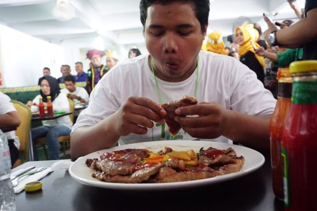 Peserta lomba makan wagyu steak (Foto: Dok. ABUBA Steak)