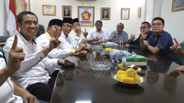 Pertemuan DPD Gerindra dan DPW PKS di DPD Gerindra, Senin (5/11). (Foto: Paulina Herasmaranindar/kumparan)