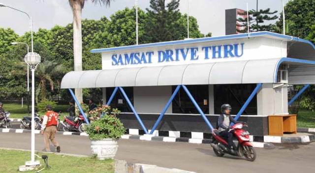 Bayar Pajak Kendaraan di SAMSAT Drive Thru Cuma Lima Menit