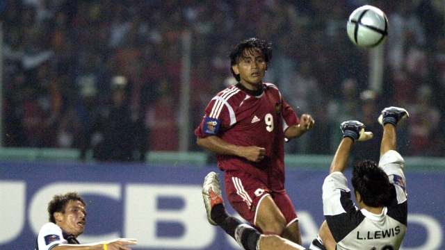 Ilham Jaya Kesuma di Piala AFF 2004. (Foto: AFP/Adek Berry)
