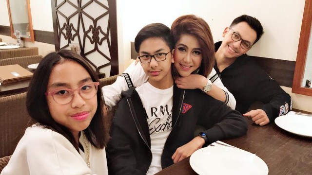 Keluarga Gunawan (Foto: Instagram @gunawan_sudrajat_real)