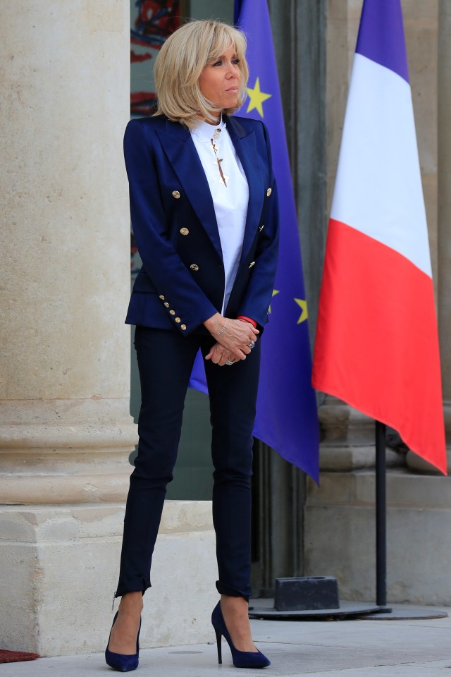 Penampilan Stylish Ibu Negara Prancis, Brigitte Macron. (Foto: Gonzalo Fuentes/ REUTERS)