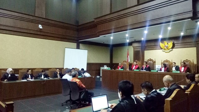 Sidang tuntutan kasus dugaan korupsi dengan terdakwa Irvanto dan Made Oka Masagung di Pengadilan Tipikor Jakarta, Selasa (6/11/2018). (Foto: Adhim Mugni Mubaroq/kumparan)