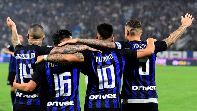 Selebrasi pemain-pemain Inter di Ferrara. (Foto: AFP/Miguel Medina)