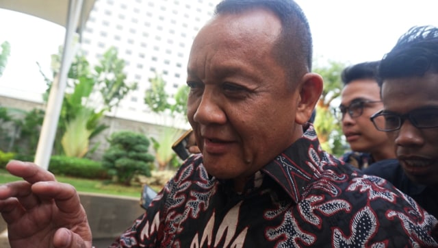 Eks sekretaris Mahkamah Agung, Nurhadi usai diperiksa KPK terkait kasus yang menjerat tersangka Eddy Sindoro, Selasa (6/11). (Foto: Nugroho Sejati/kumparan)