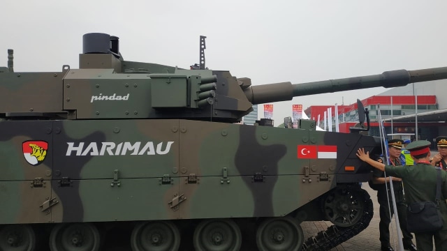 Mediun Tank produksi PT Pindad dan FNSS Turki yang dipamerkan di Indo Defence 2018 Expo dan Forum di Jiexpo. (Foto: Maulana/kumparan)