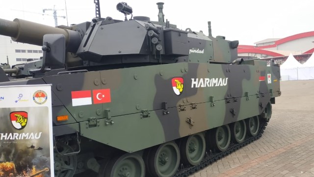Mediun Tank produksi PT Pindad dan FNSS Turki yang dipamerkan di Indo Defence 2018 Expo dan Forum di Jiexpo. (Foto: Maulana/kumparan)