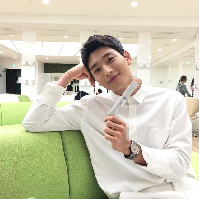 Jinwoon 2AM (Foto: Instagram @jinwoon52)