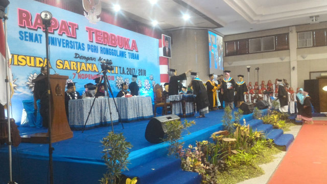 1.156 Mahasiswa Unirow Tuban Diwisuda (1)