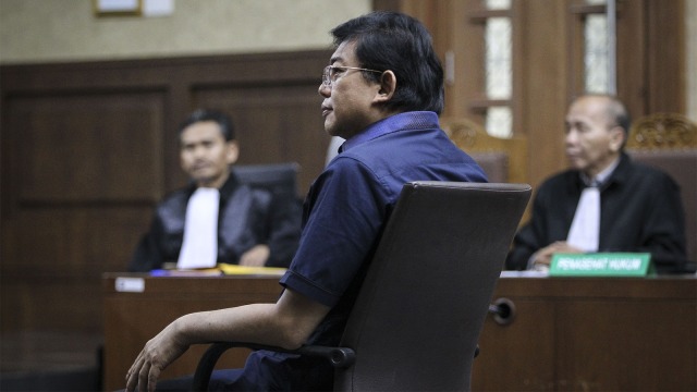 Pengacara Lucas menjalani sidang pembacaan dakwaan di Pengadilan Tipikor. (Foto: ANTARA FOTO/Dhemas Reviyanto)