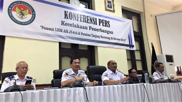Konferensi pers KNKT terkait kecelakaan pesawat Lion Air JT 610 diperairan Karawang. (Foto: Ferry Fadhlurrahman/kumparan)