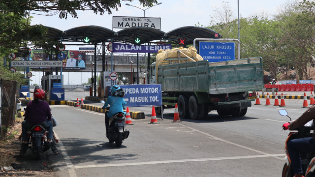 Tol Suramadu Gerbang Madura 2. (Foto: Phaksy Sukowati/kumparan)