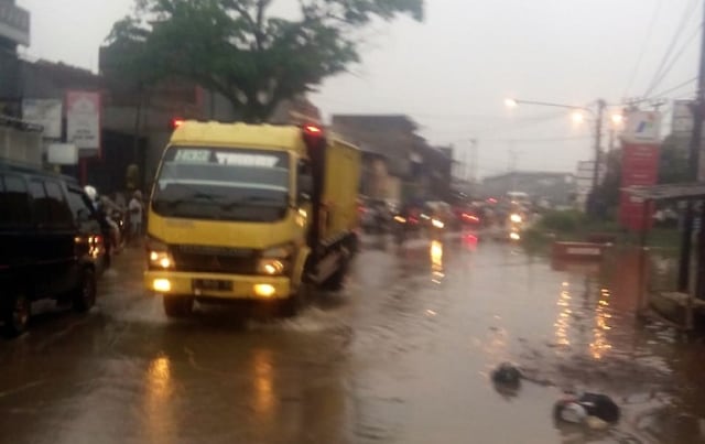Tiga Kecamatan di Bandung Selatan Terendam Banjir (2)