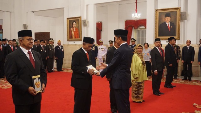 Jokowi beri gelar pahlawan Nasional ke 6 orang termasuk kakek Anies. (Foto: Yudhistira Amran Saleh/kumparan)