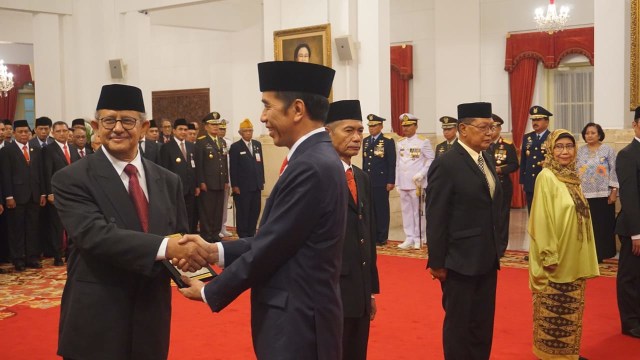 Jokowi beri gelar pahlawan nasional. (Foto: Yudhistira Amran Saleh/kumparan)