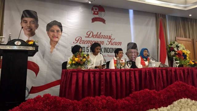 Relawan Perempuan Tangguh Keren Bravo 5 Deklarasi Dukung Jokowi-Ma’ruf Amin. (Foto: Darin Atiandina/kumparan)