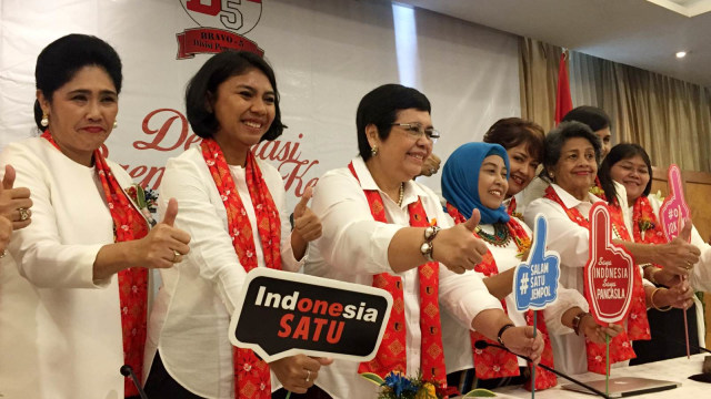 Relawan Perempuan Tangguh Keren Bravo 5 Deklarasi Dukung Jokowi-Ma’ruf Amin. (Foto: Darin Atiandina/kumparan)